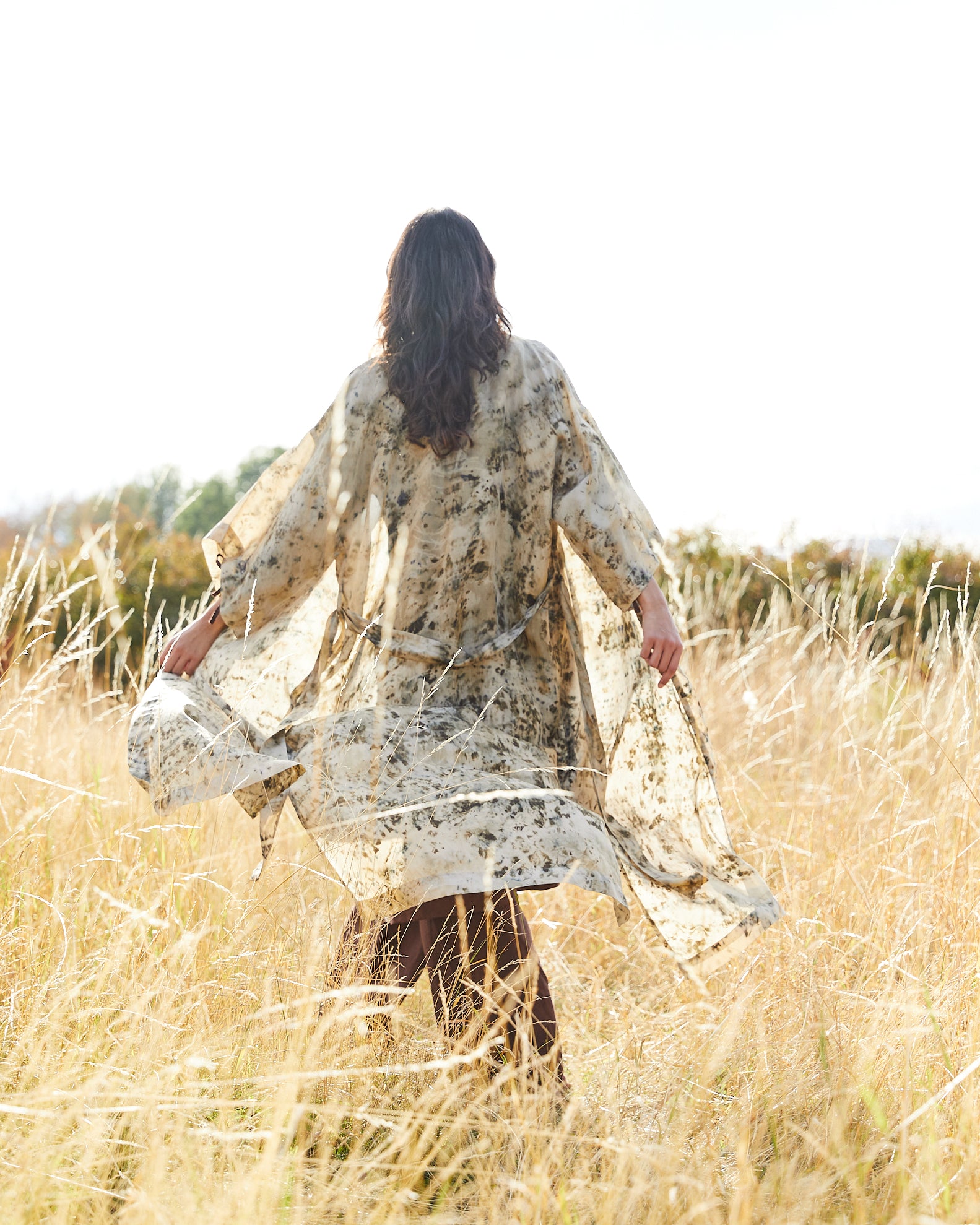 Kimono i siden naturligt färgad med blommor, växter, mineraler