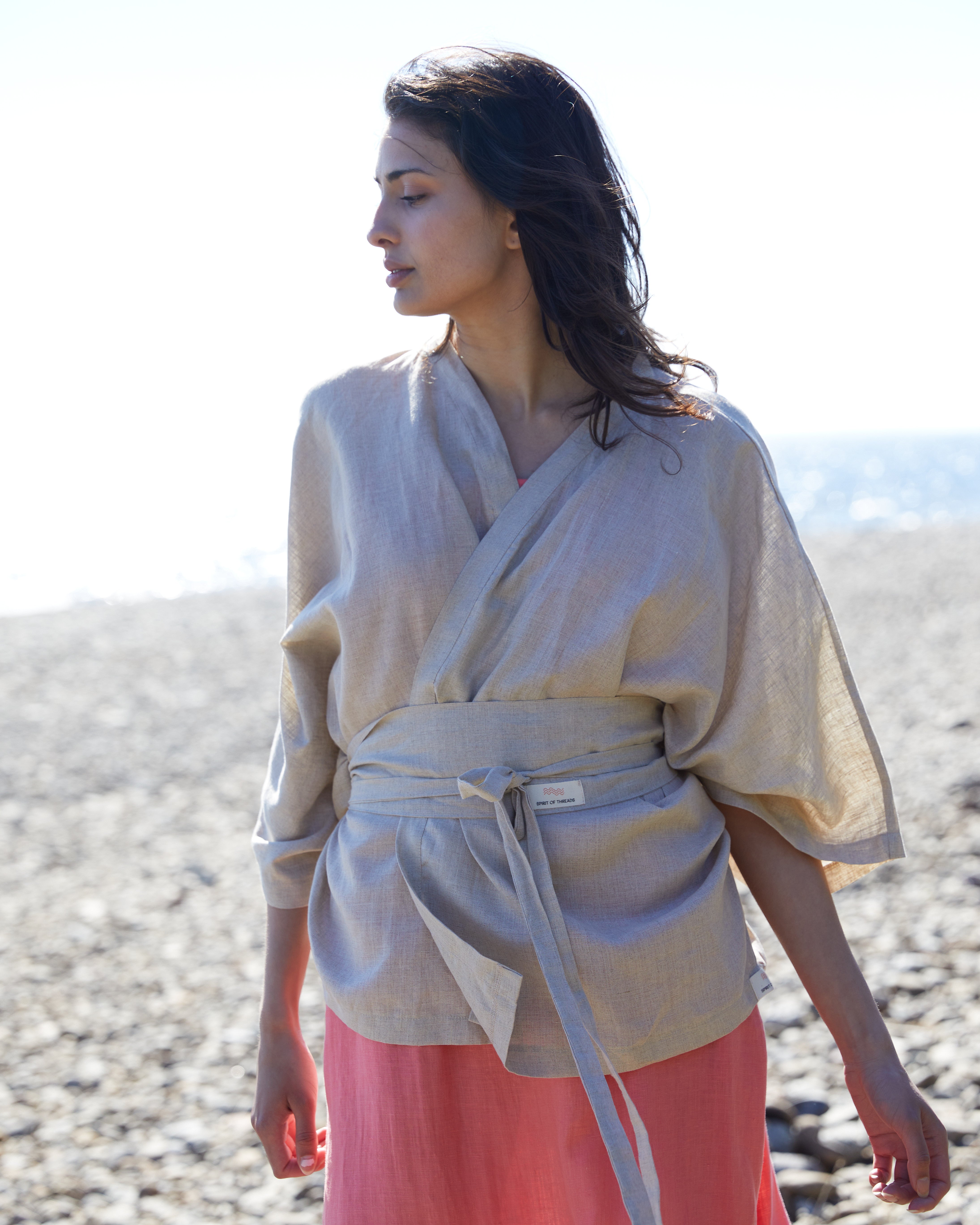 Kort kimono, blus i härligt linne – Raw Linen
