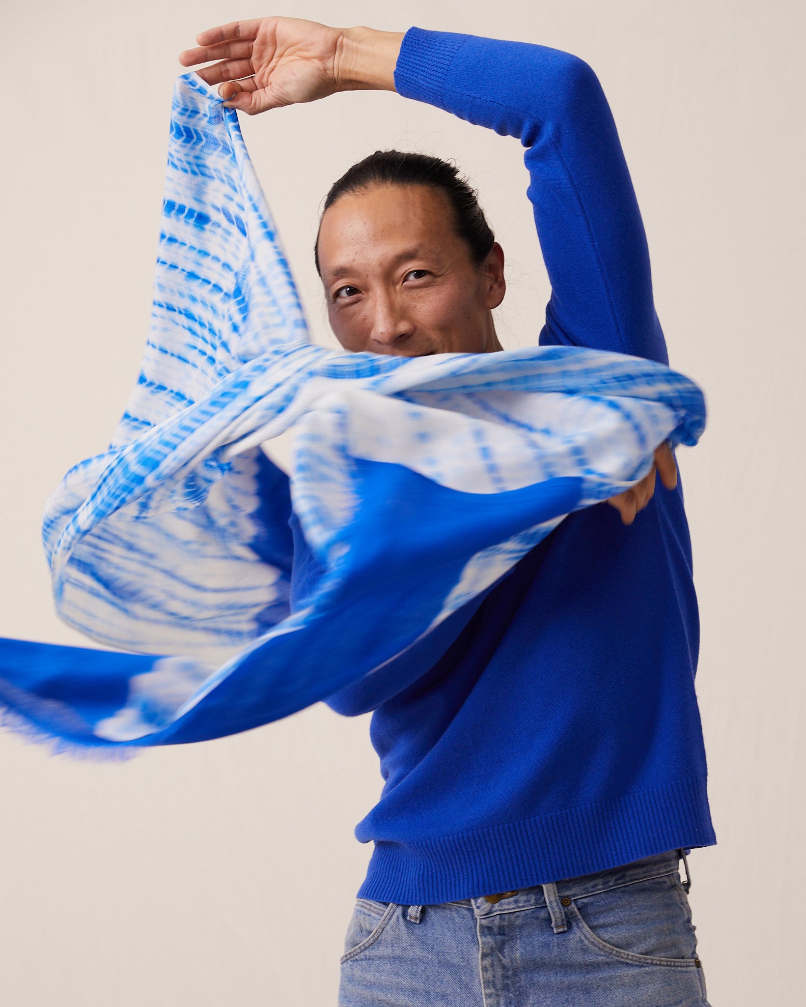 The Tie Dye shawl is beautifully tied in the Tie-Dye technique with roots in the Sui Dynasty (5th century AD).