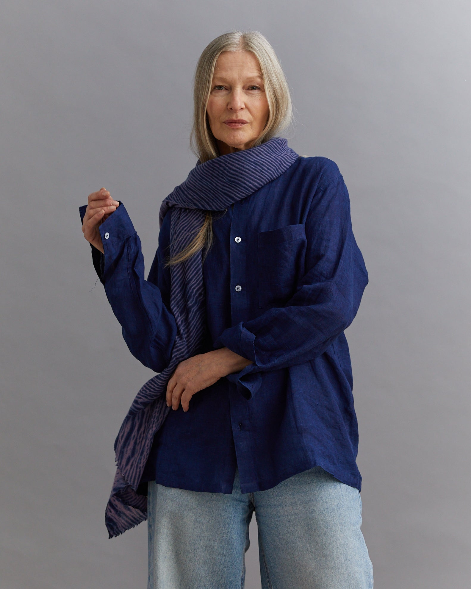 Shiborisjal Arashi i indigofärgad och indigo/engelsk röd i merinoull