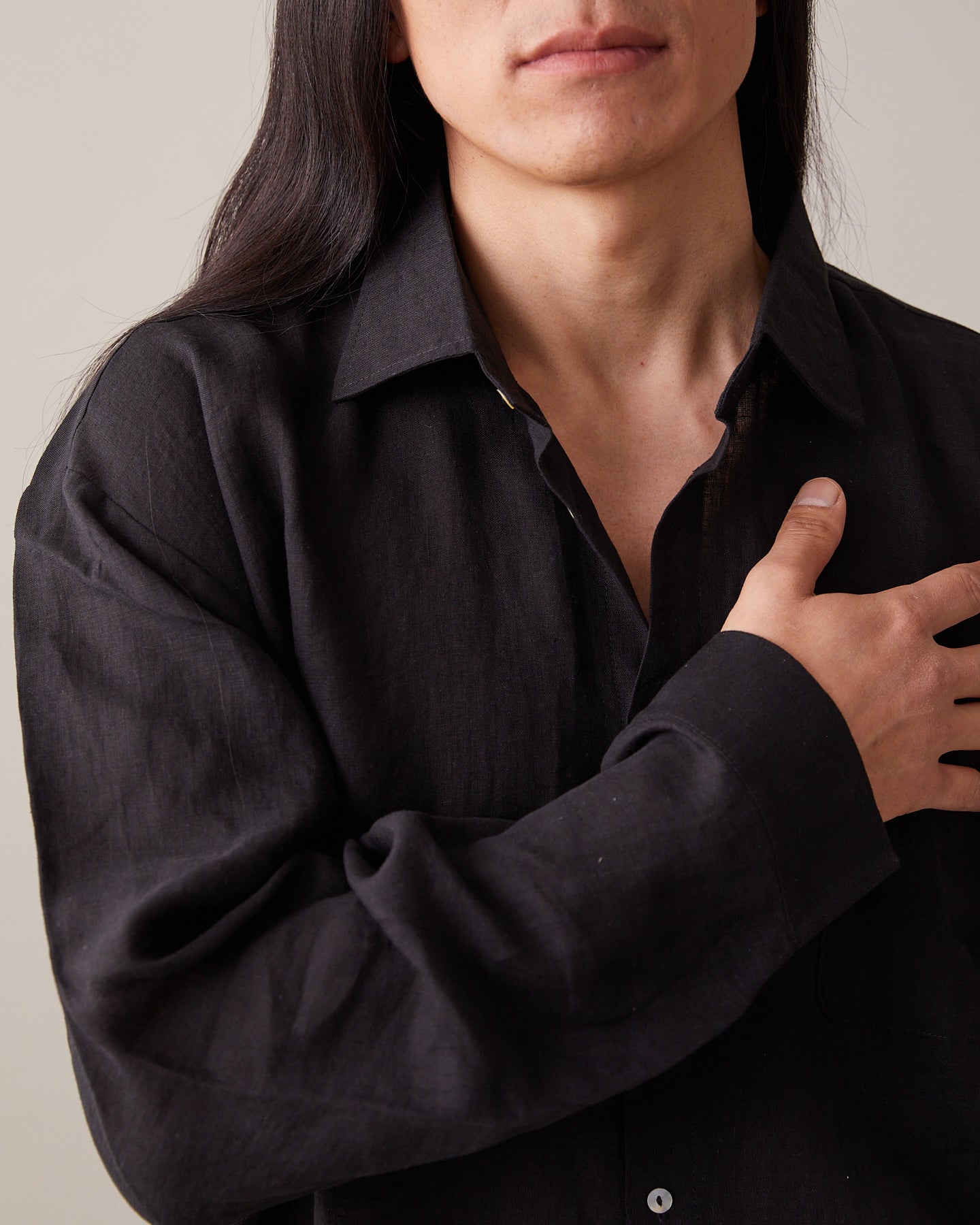 Klassisk skjorta i härligt linne (unisex) – svart