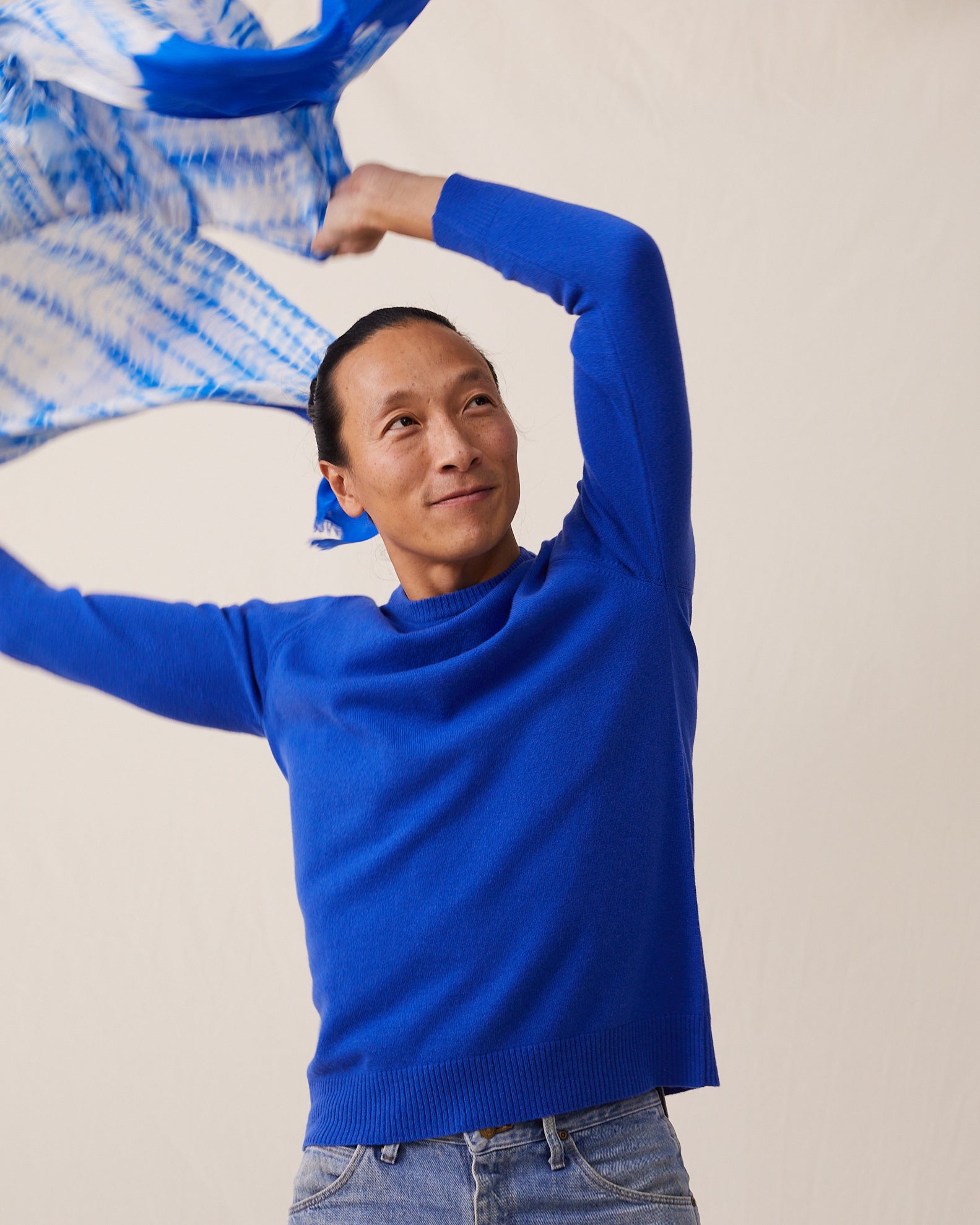 The Tie Dye shawl is beautifully tied in the Tie-Dye technique with roots in the Sui Dynasty (5th century AD).