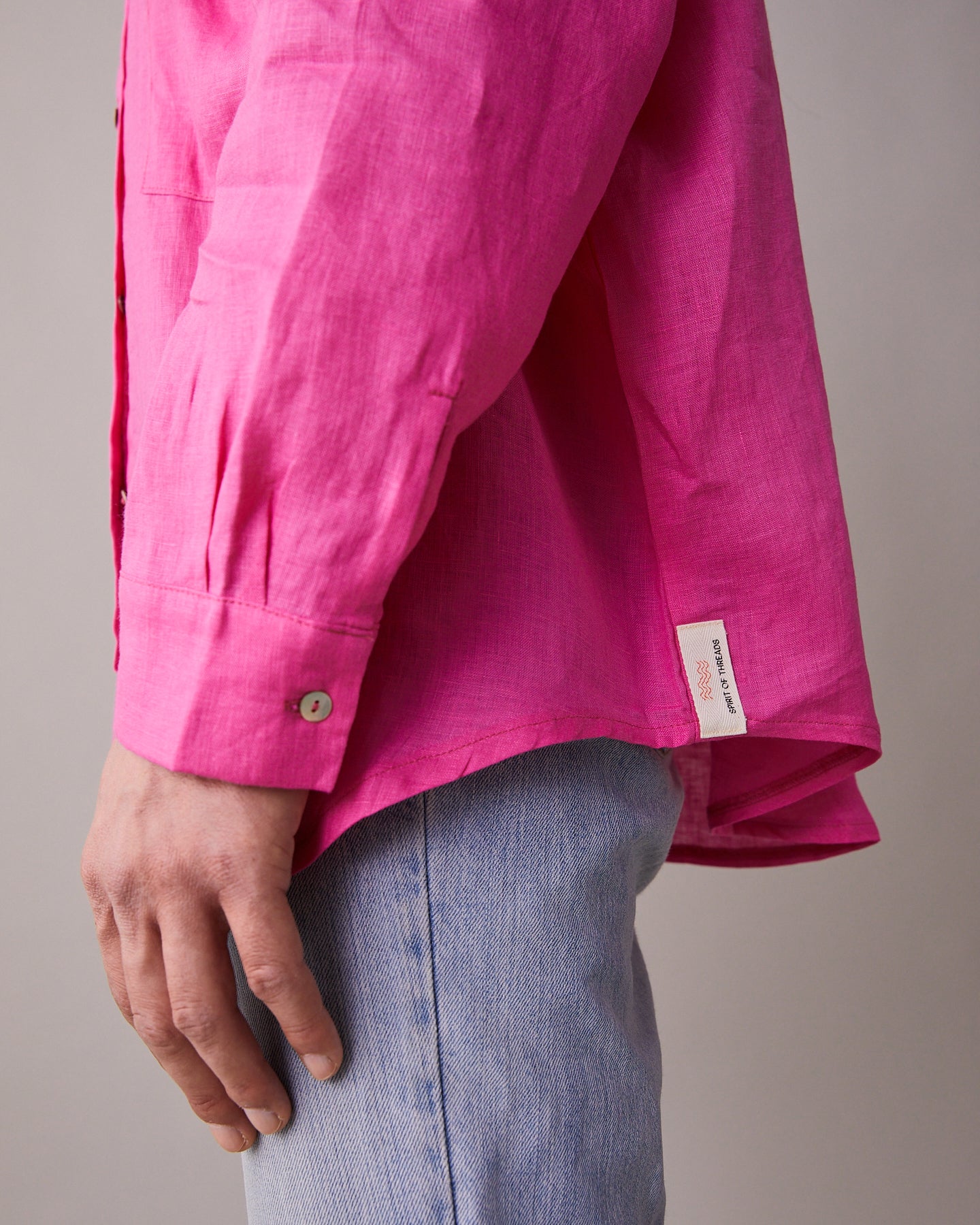 Rymlig murarskjorta i härligt linne (unisex) – rosa