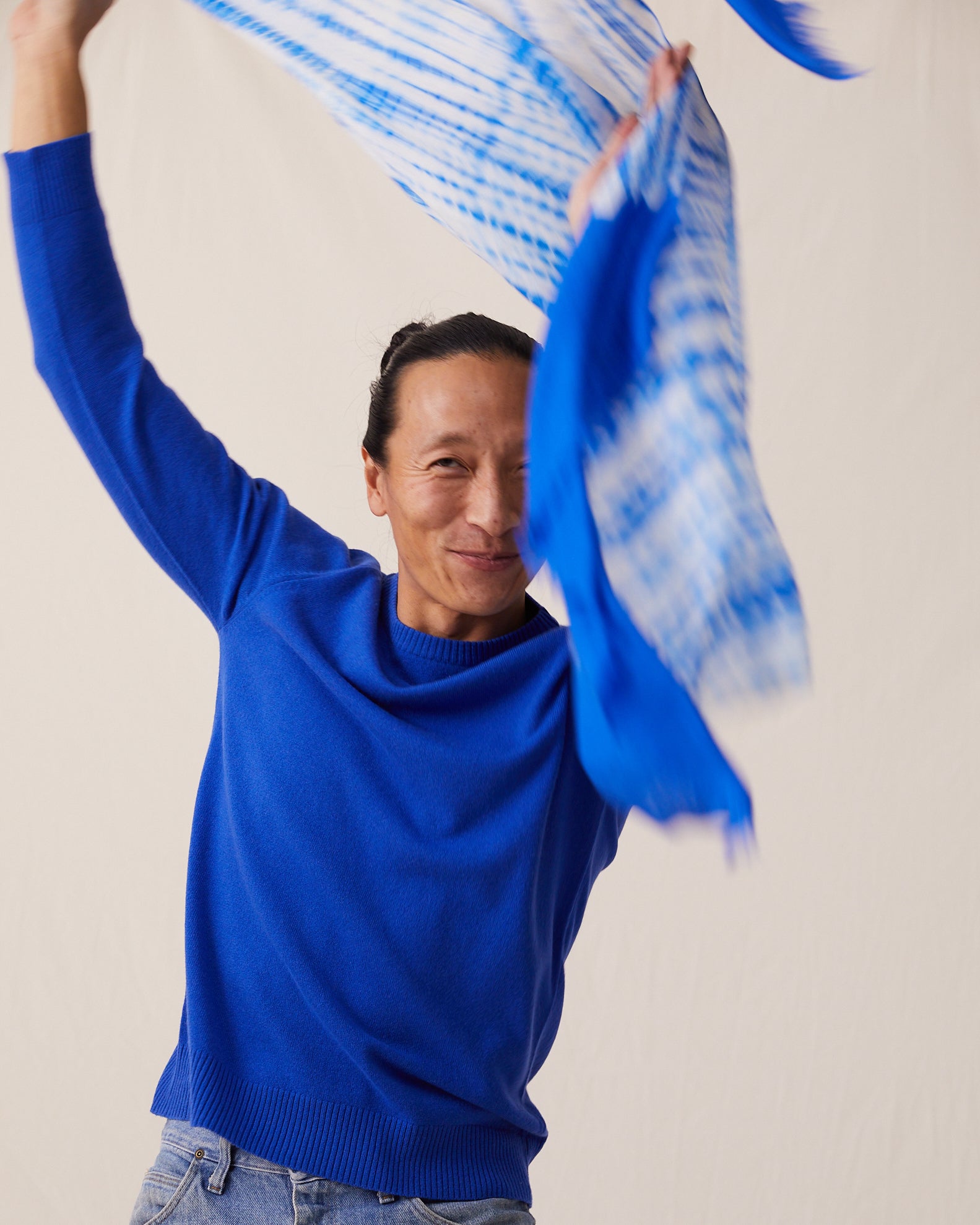 The Tie Dye shawl is beautifully tied in the Tie-Dye technique with roots in the Sui Dynasty (5th century AD).