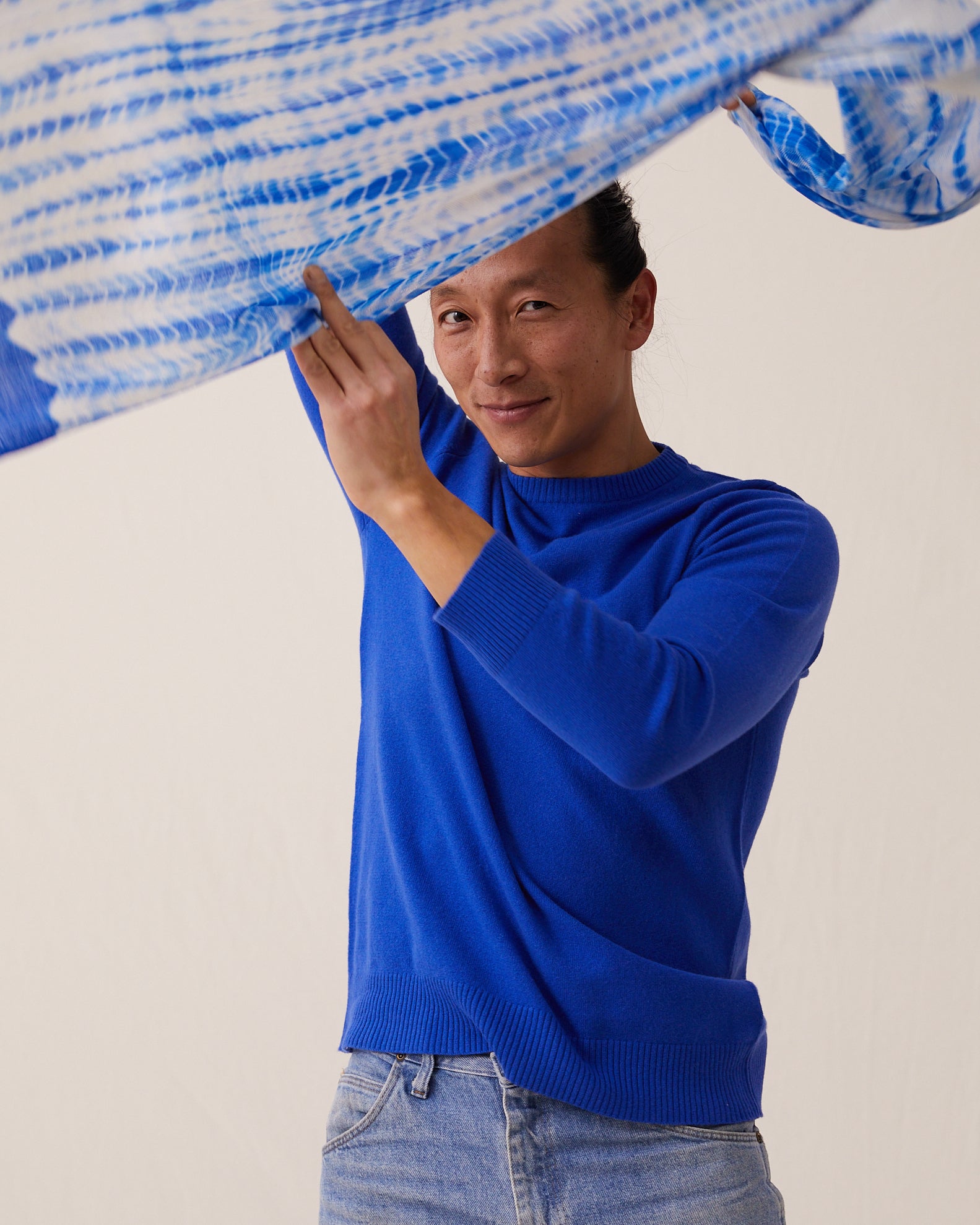 The Tie Dye shawl is beautifully tied in the Tie-Dye technique with roots in the Sui Dynasty (5th century AD).