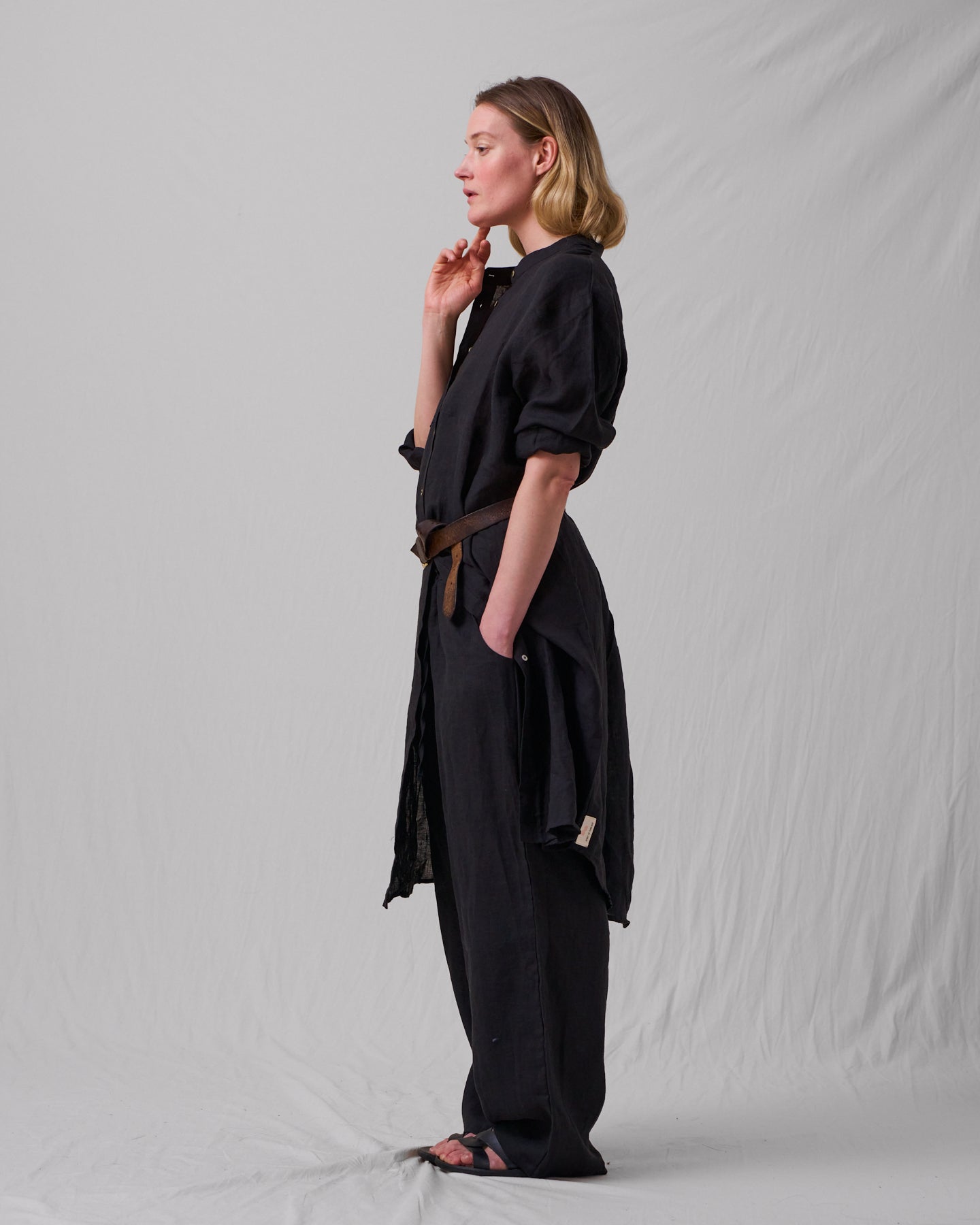 Long, Fine Linen Shirt – Black