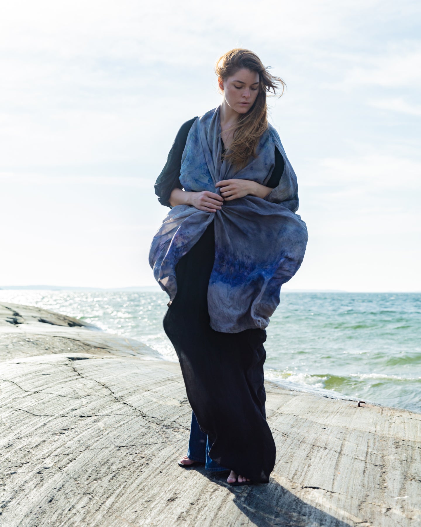 Kaftan in silk, naturally colored, grey/indigo