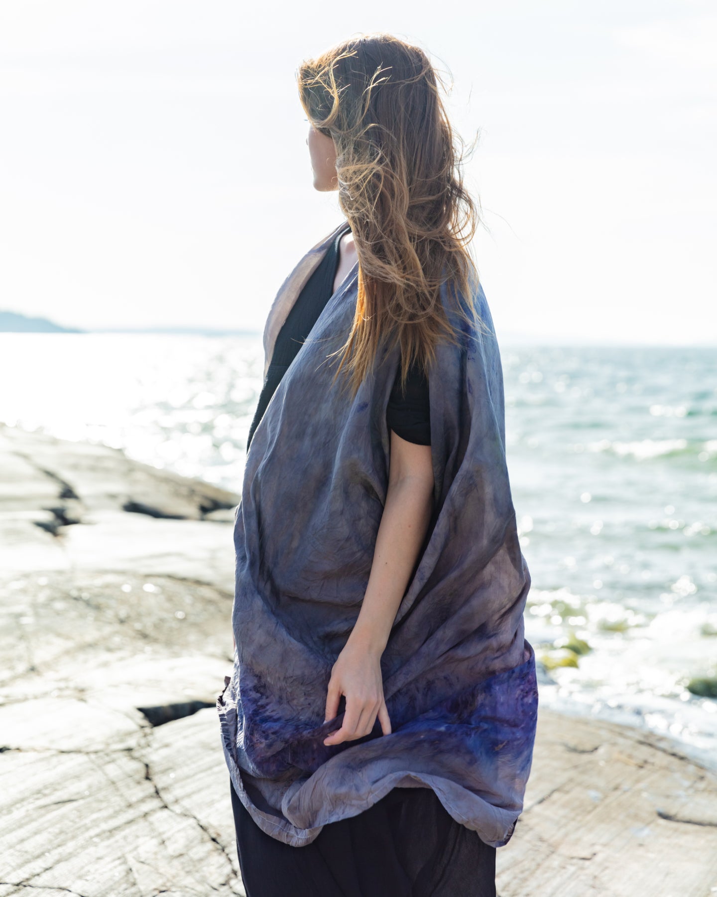 Kaftan in silk, naturally colored, grey/indigo