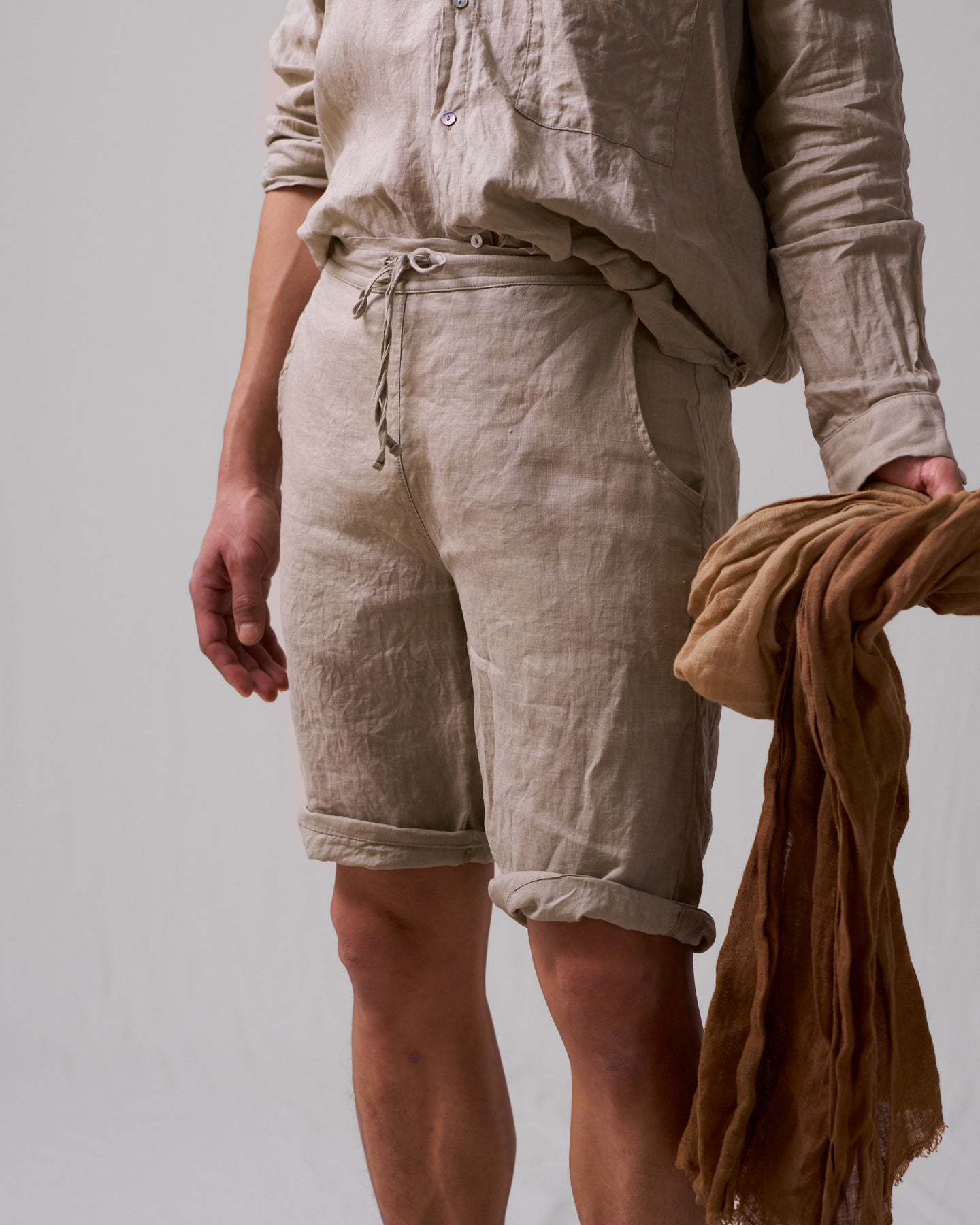 Shorts i härligt linne, unisex – khaki