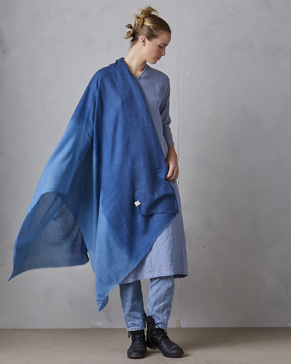 Big tinted Hand-woven Merino Shawl – Indigo Blue