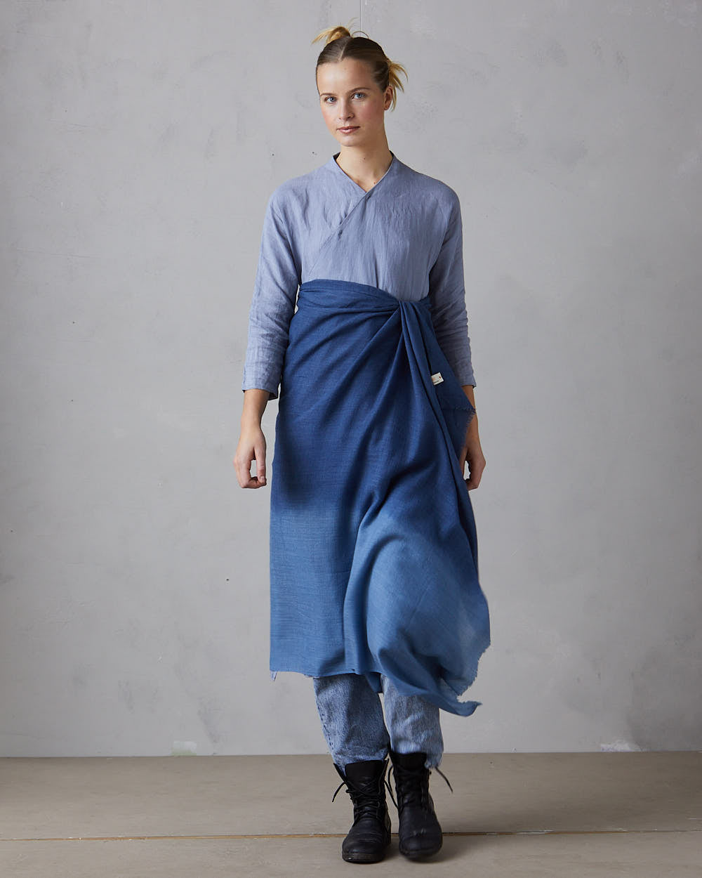 Big tinted Hand-woven Merino Shawl – Indigo Blue