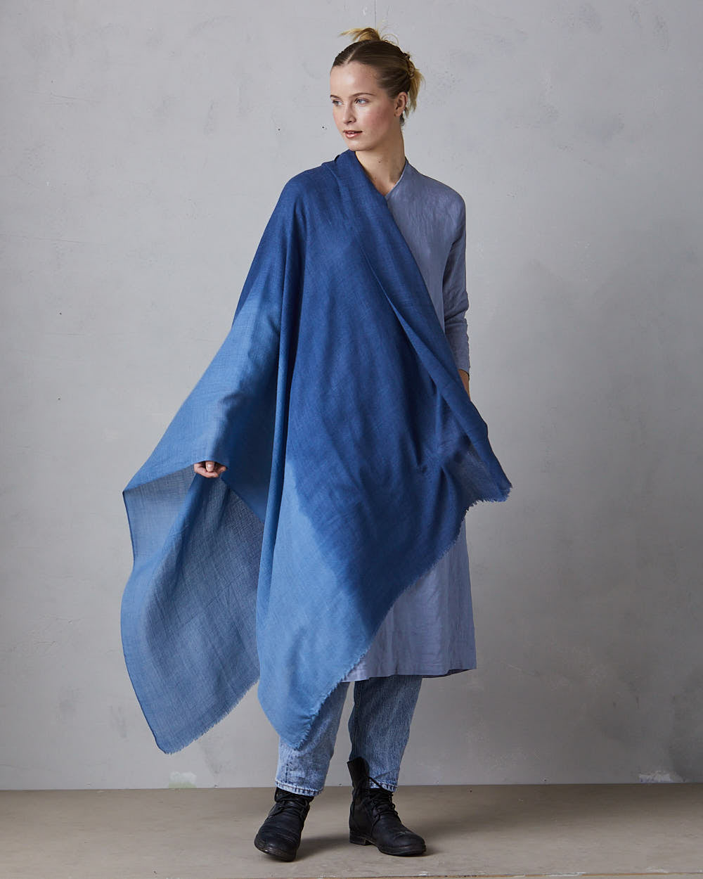 Big tinted Hand-woven Merino Shawl – Indigo Blue