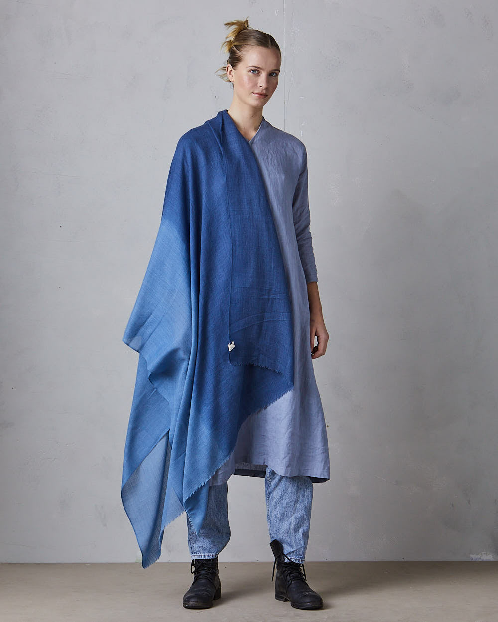 Big tinted Hand-woven Merino Shawl – Indigo Blue