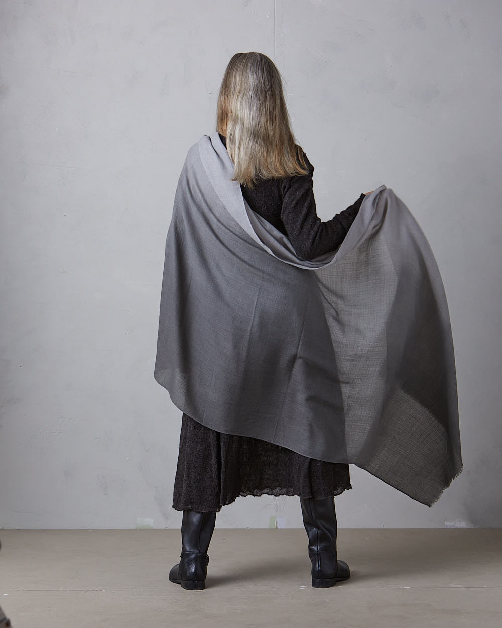Big tinted Hand-woven Merino Shawl – Grey