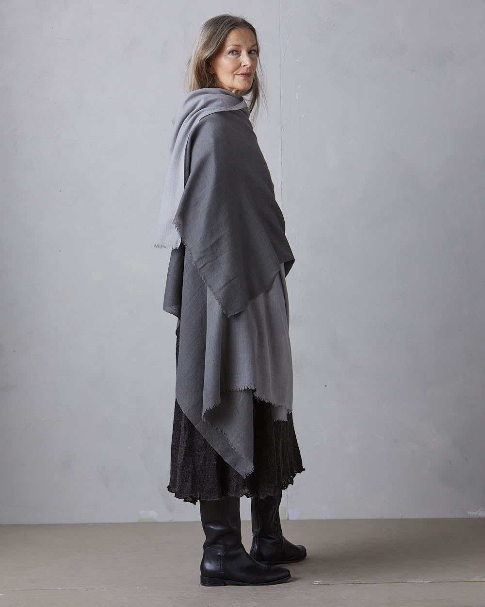 Big tinted Hand-woven Merino Shawl – Grey