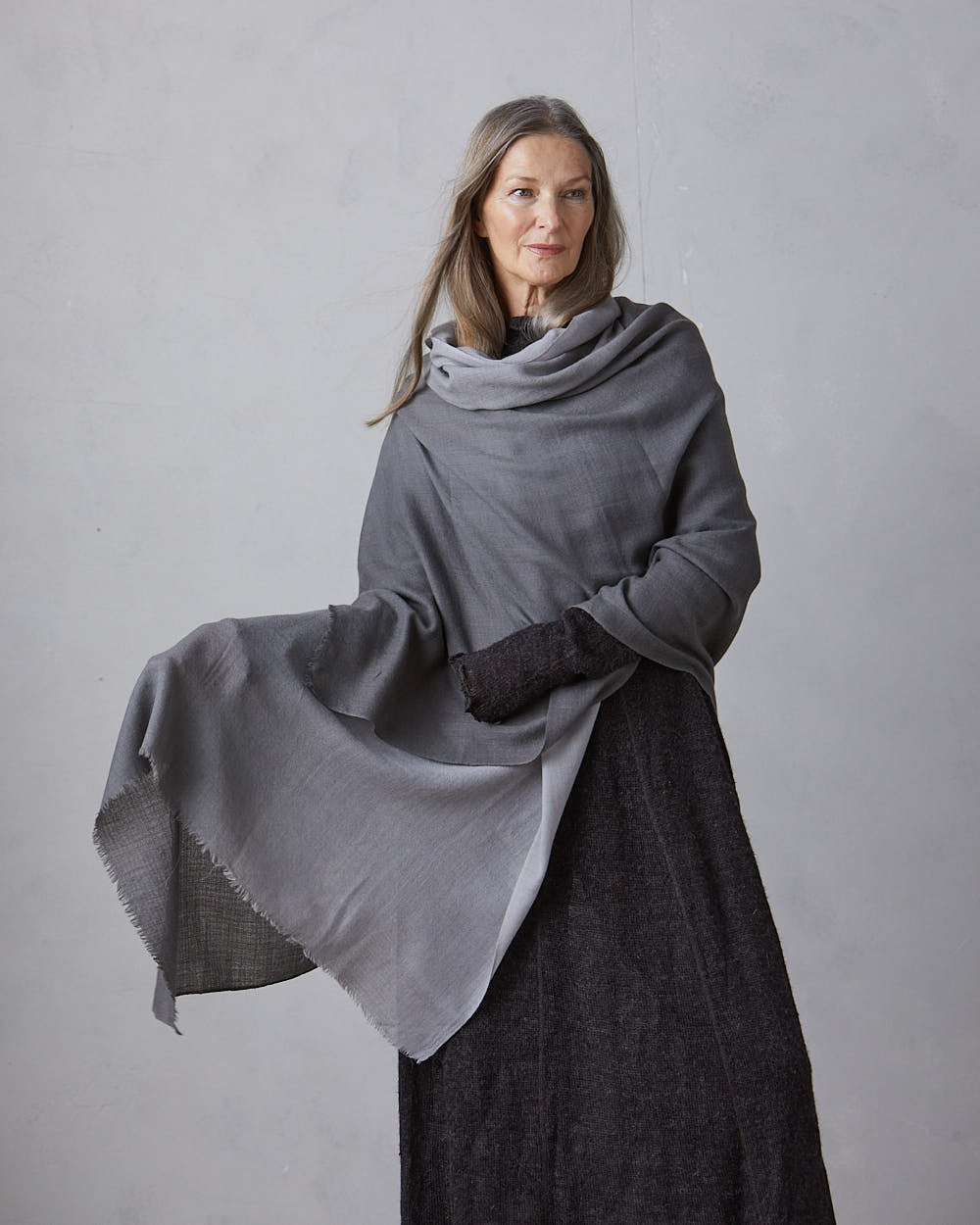 Big tinted Hand-woven Merino Shawl – Grey