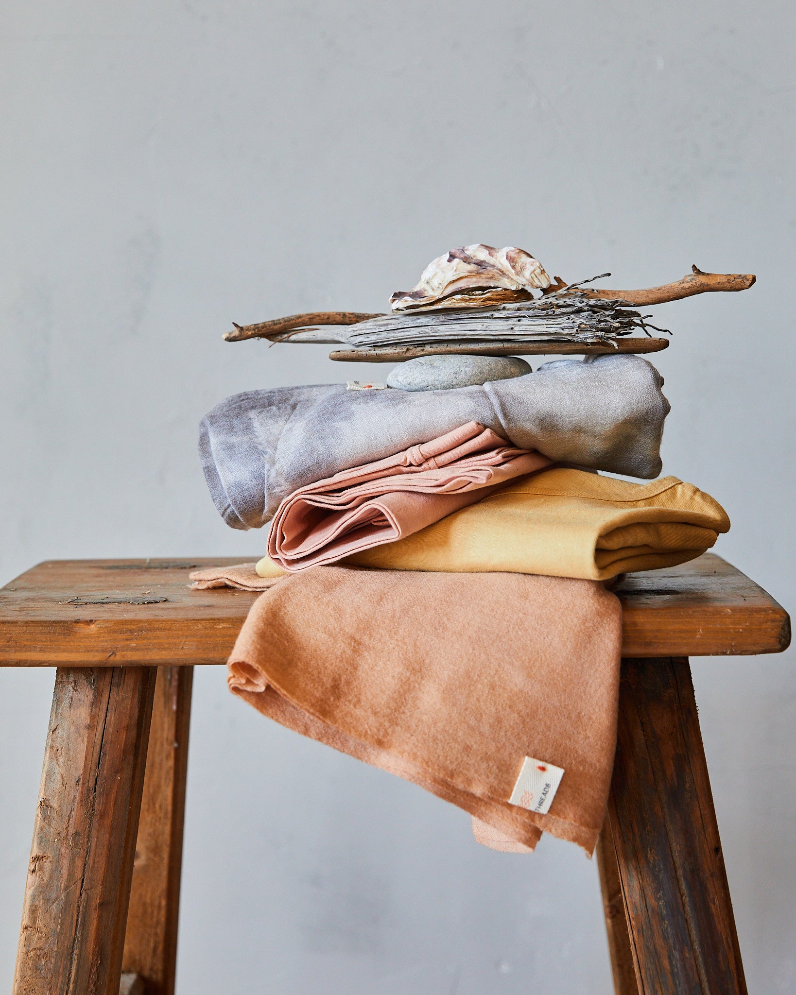 Yoga sjal i Ayurvediskt infärgad pashminaull - camelbeige