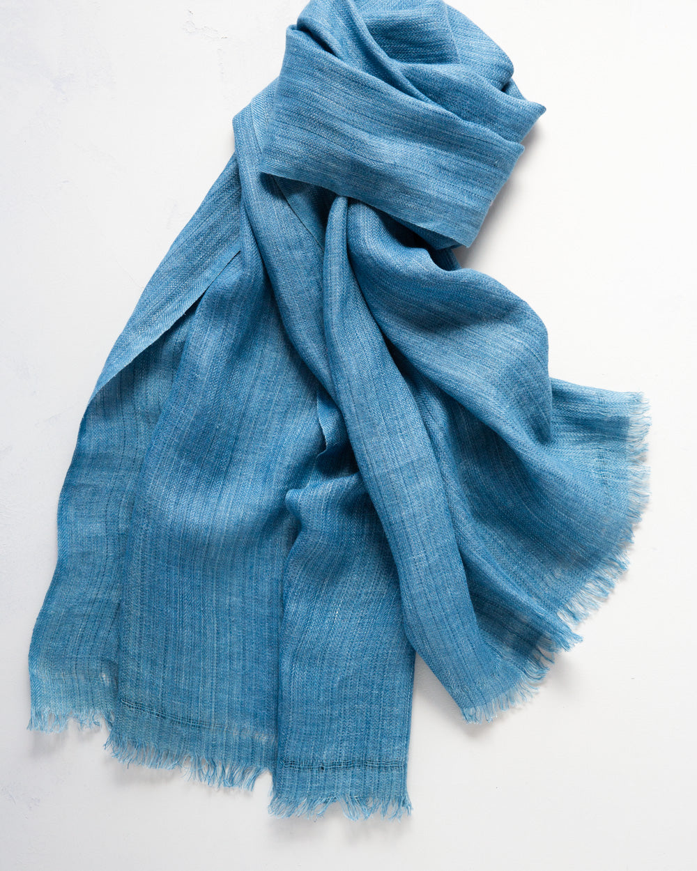 Stor sjal i handvävt linne – indigo blå