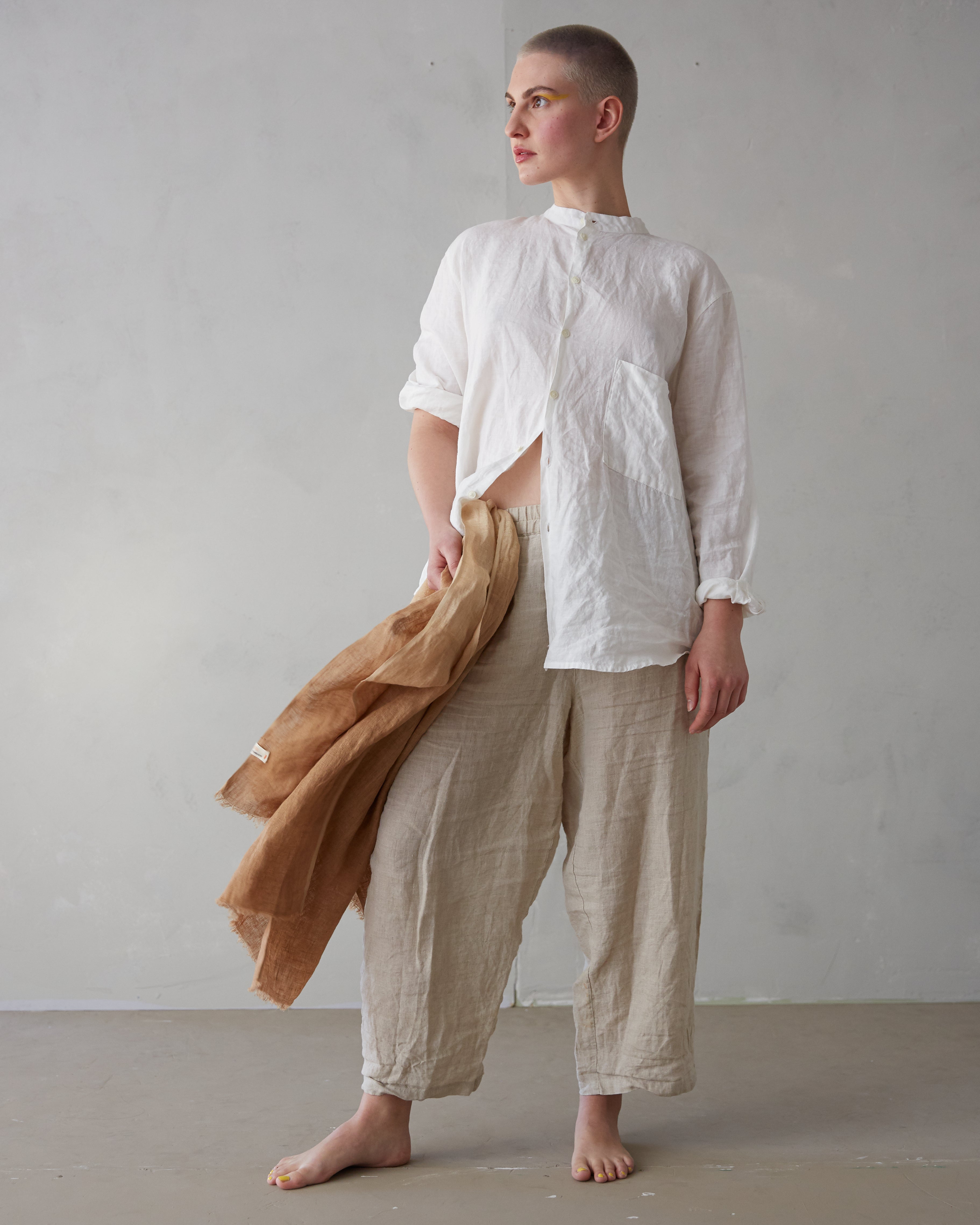 Rymlig murarskjorta i härligt linne (unisex) – vit