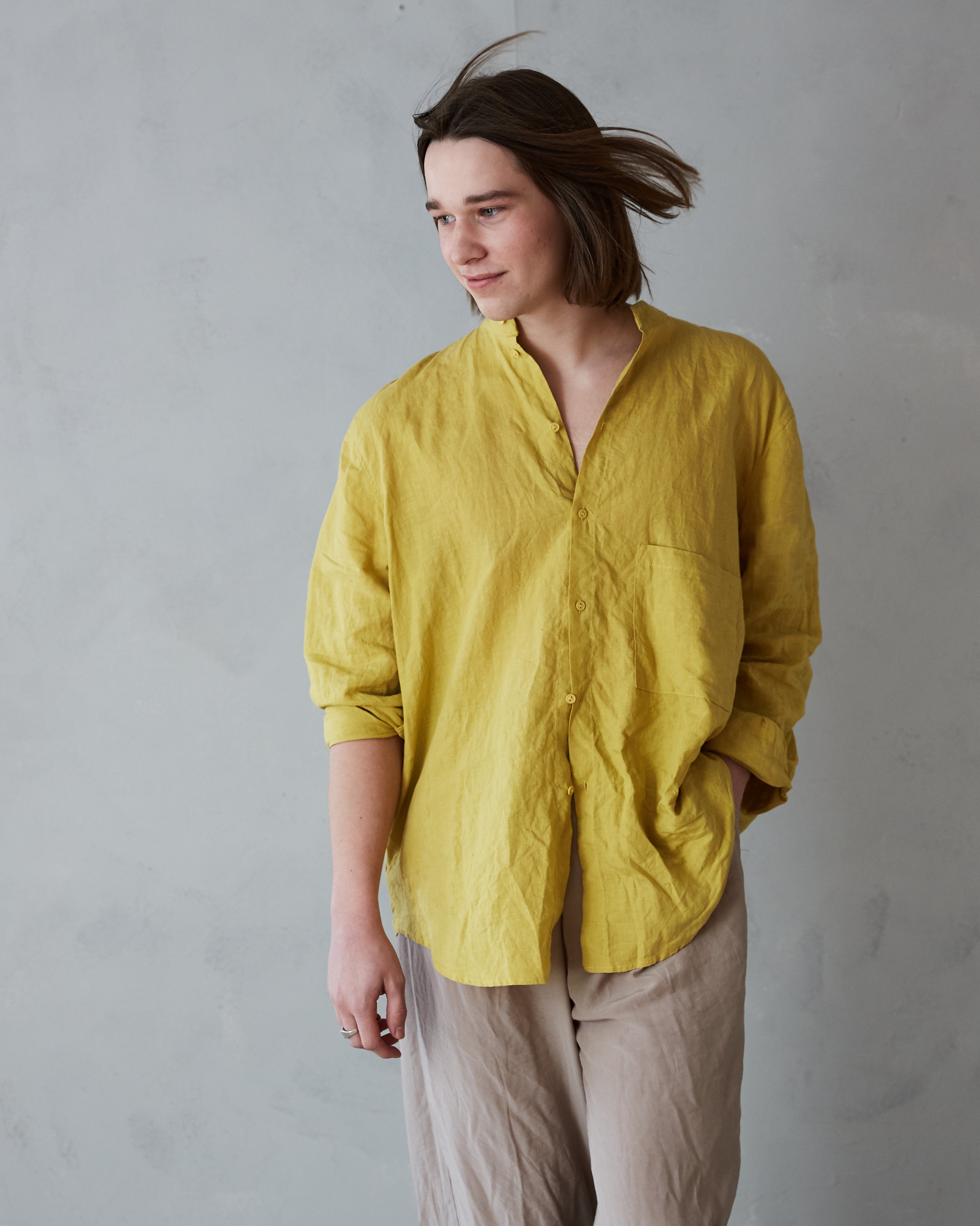 Roomy, Linen Banded-collar Shirt (Unisex)  – Yellow