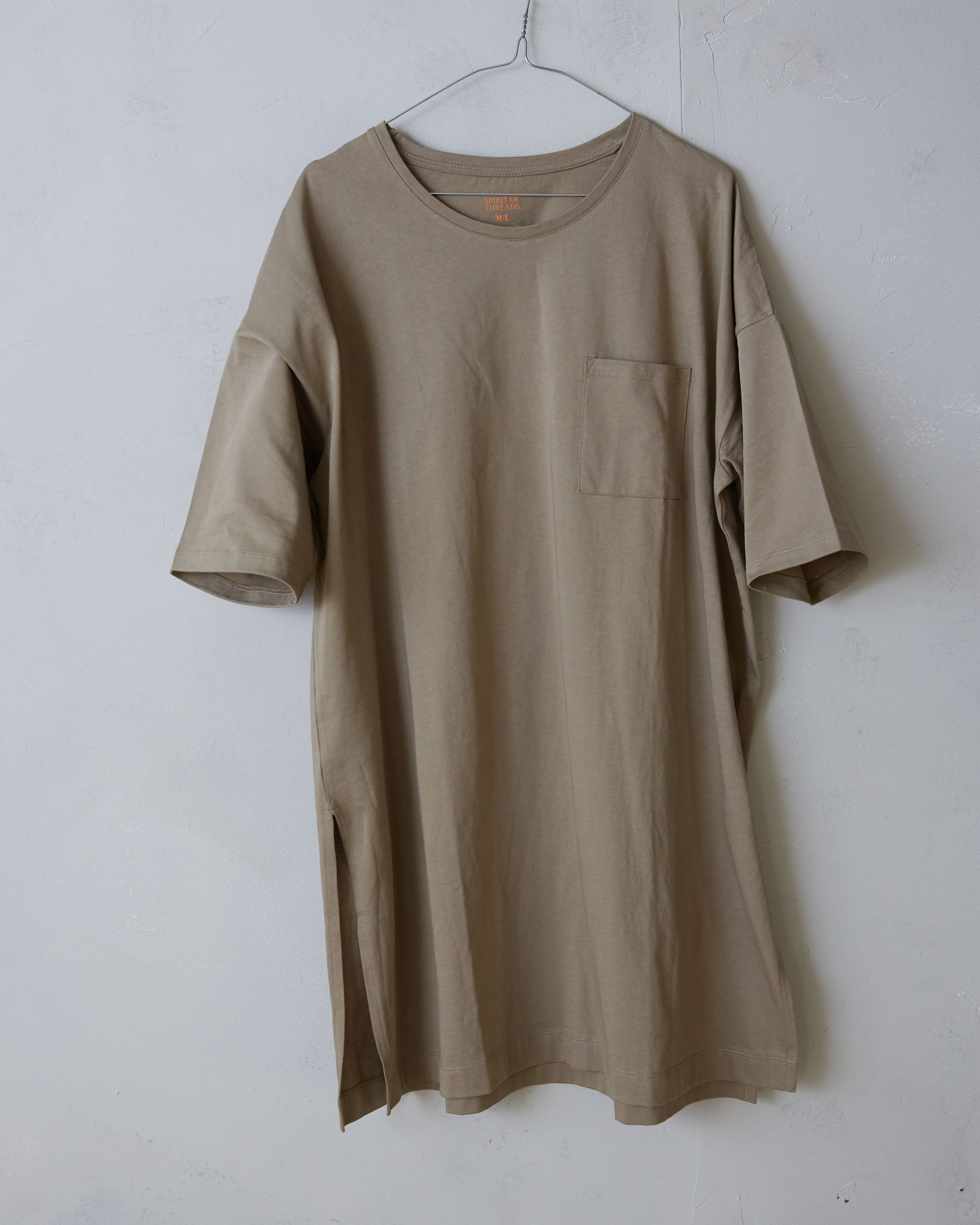 Rymlig T-shirt klänning i ekologisk bomullstrikå – ljusoliv