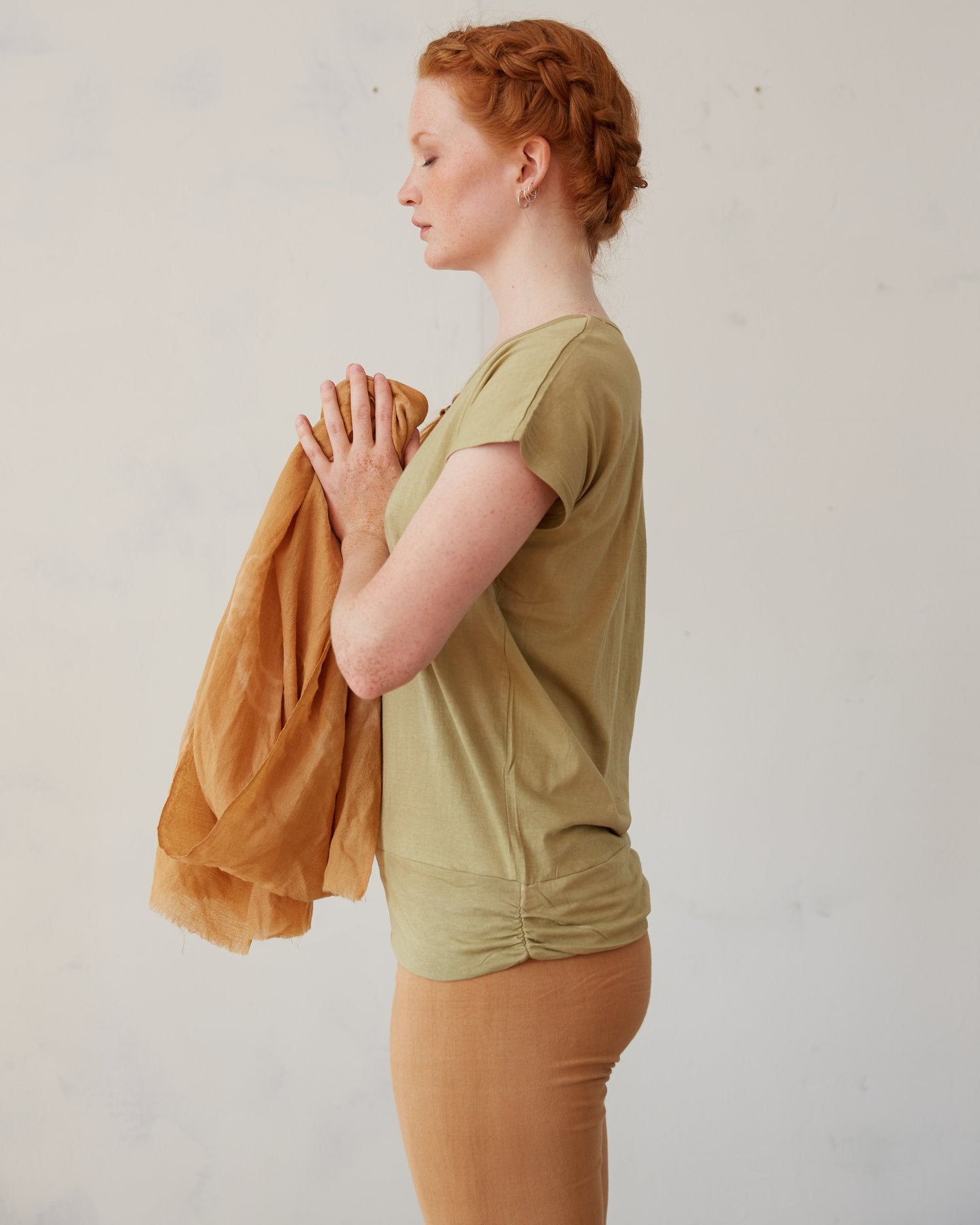 Ayurvedically Dyed Pashmina Wool Yoga Shawl – camel beige