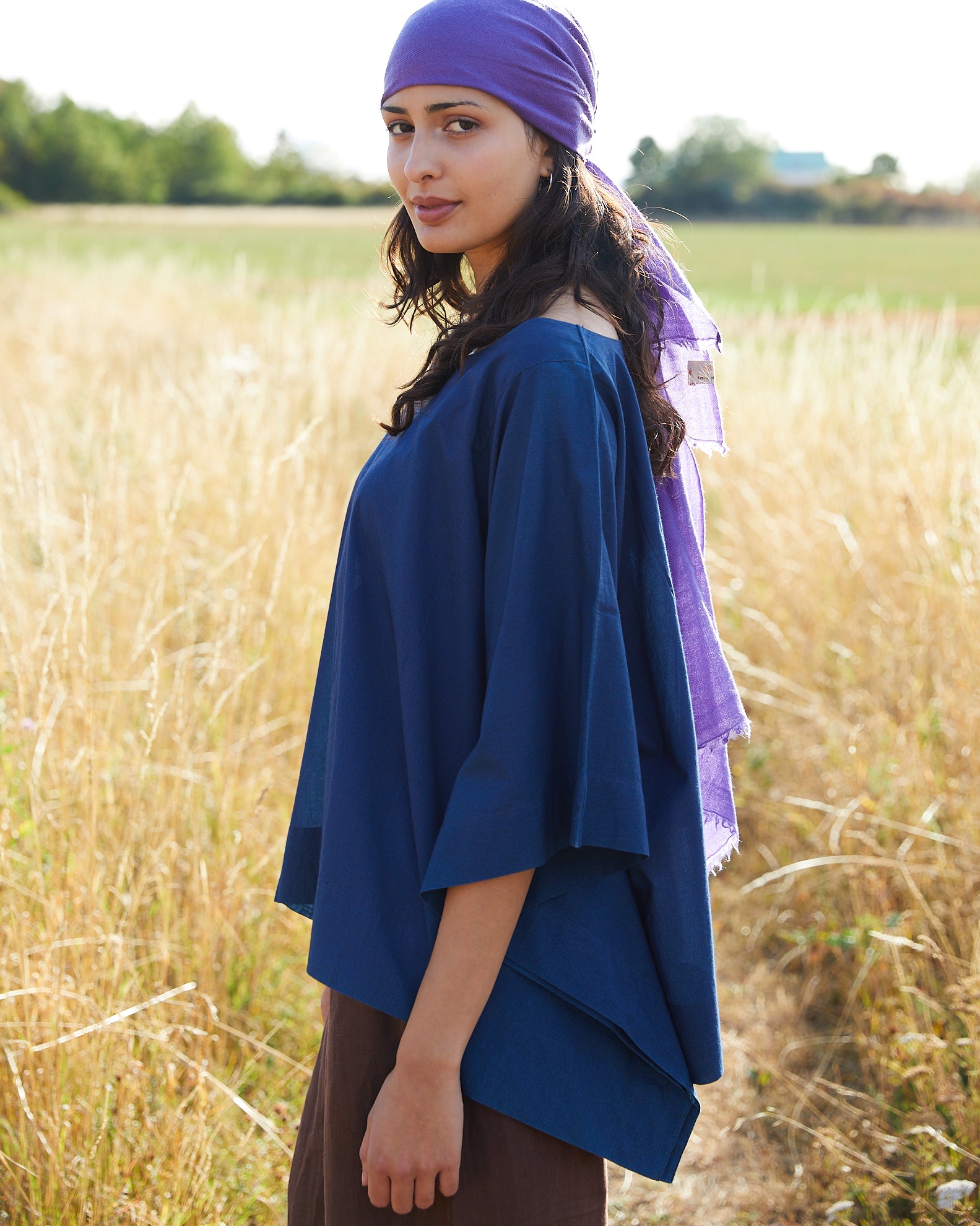 Blouse in natural indigo with wide sleeves