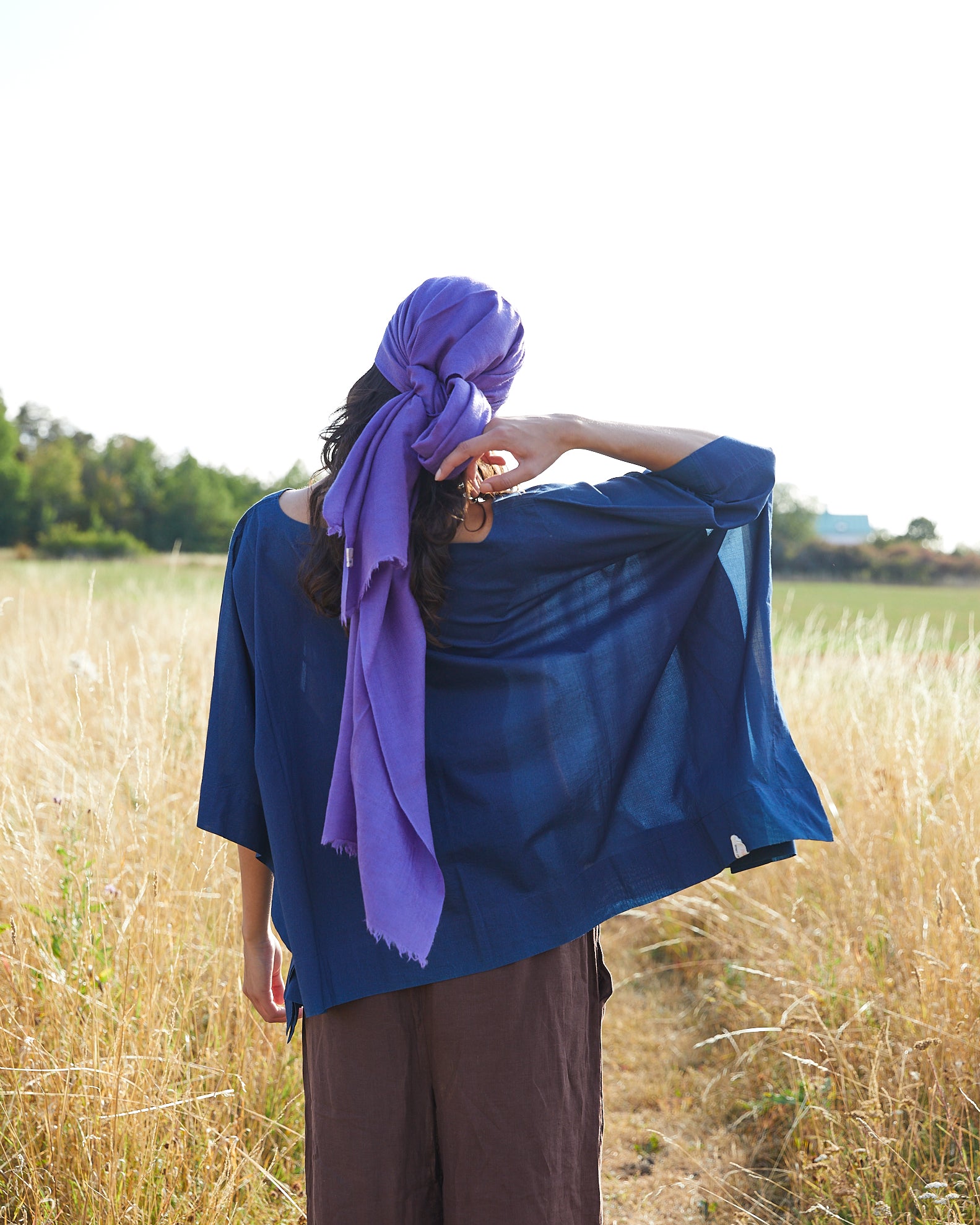 Blouse in natural indigo with wide sleeves