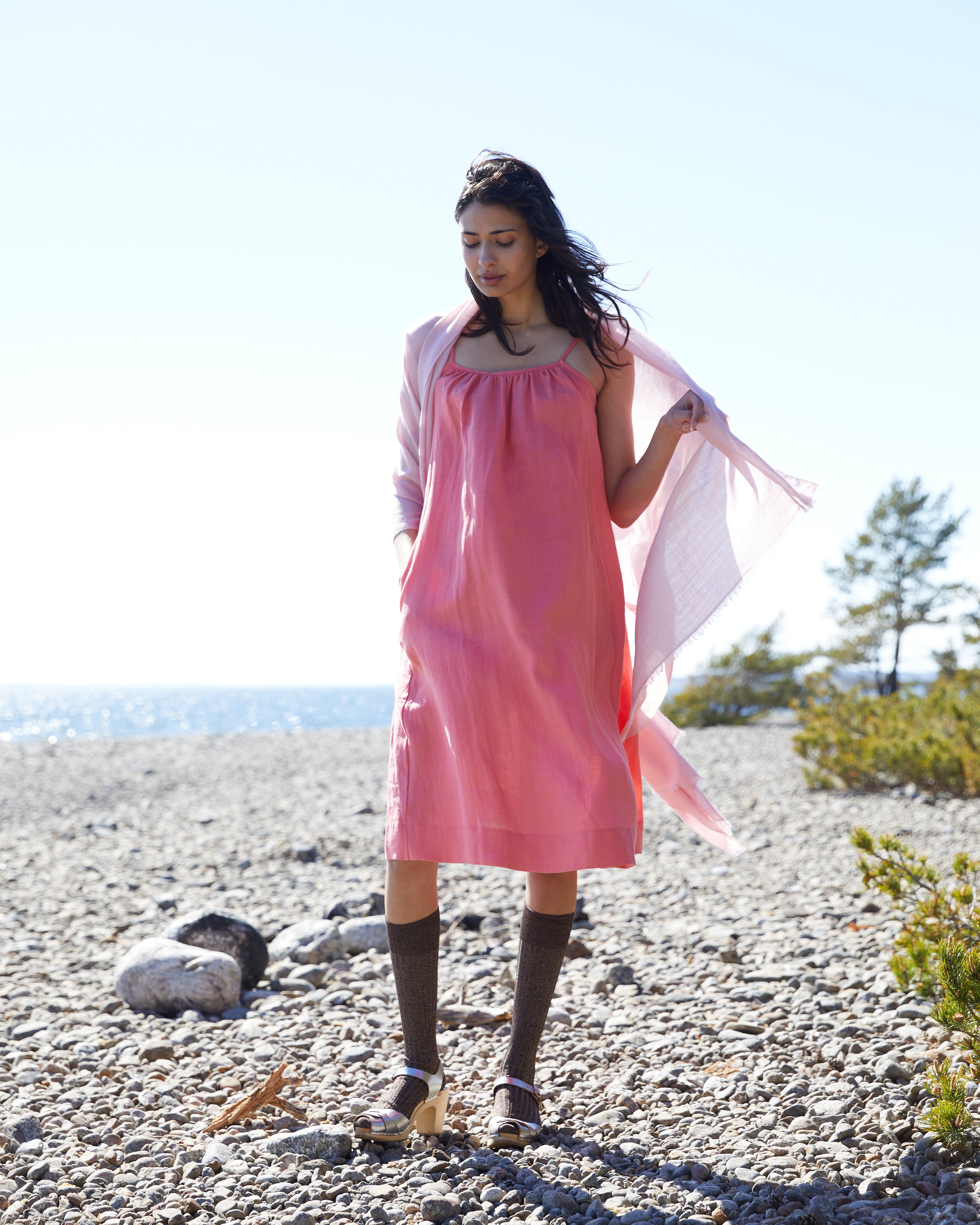 Solklänning i härligt linne – Tea rose