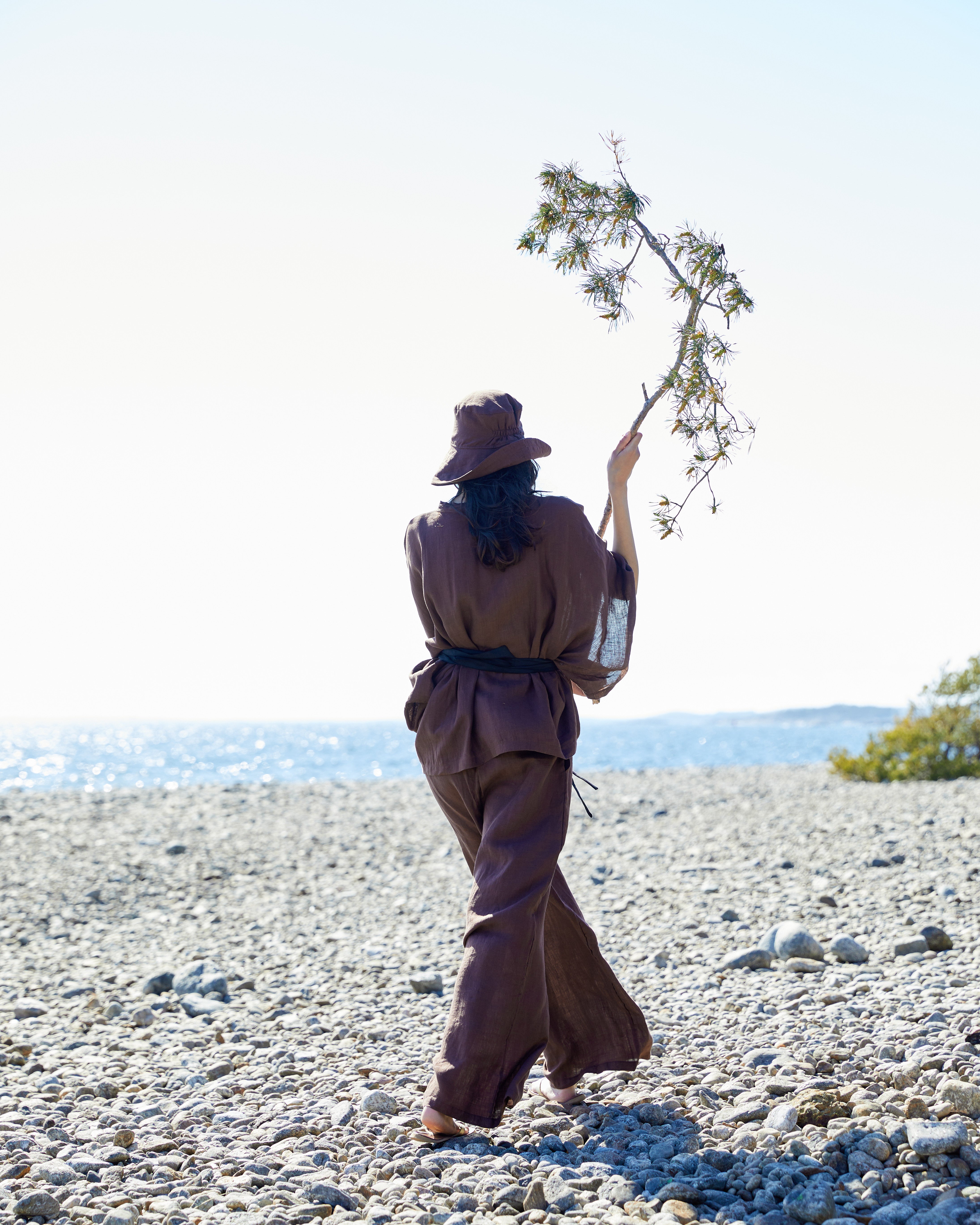 Kort kimono, blus i härligt linne – Coffee Brown