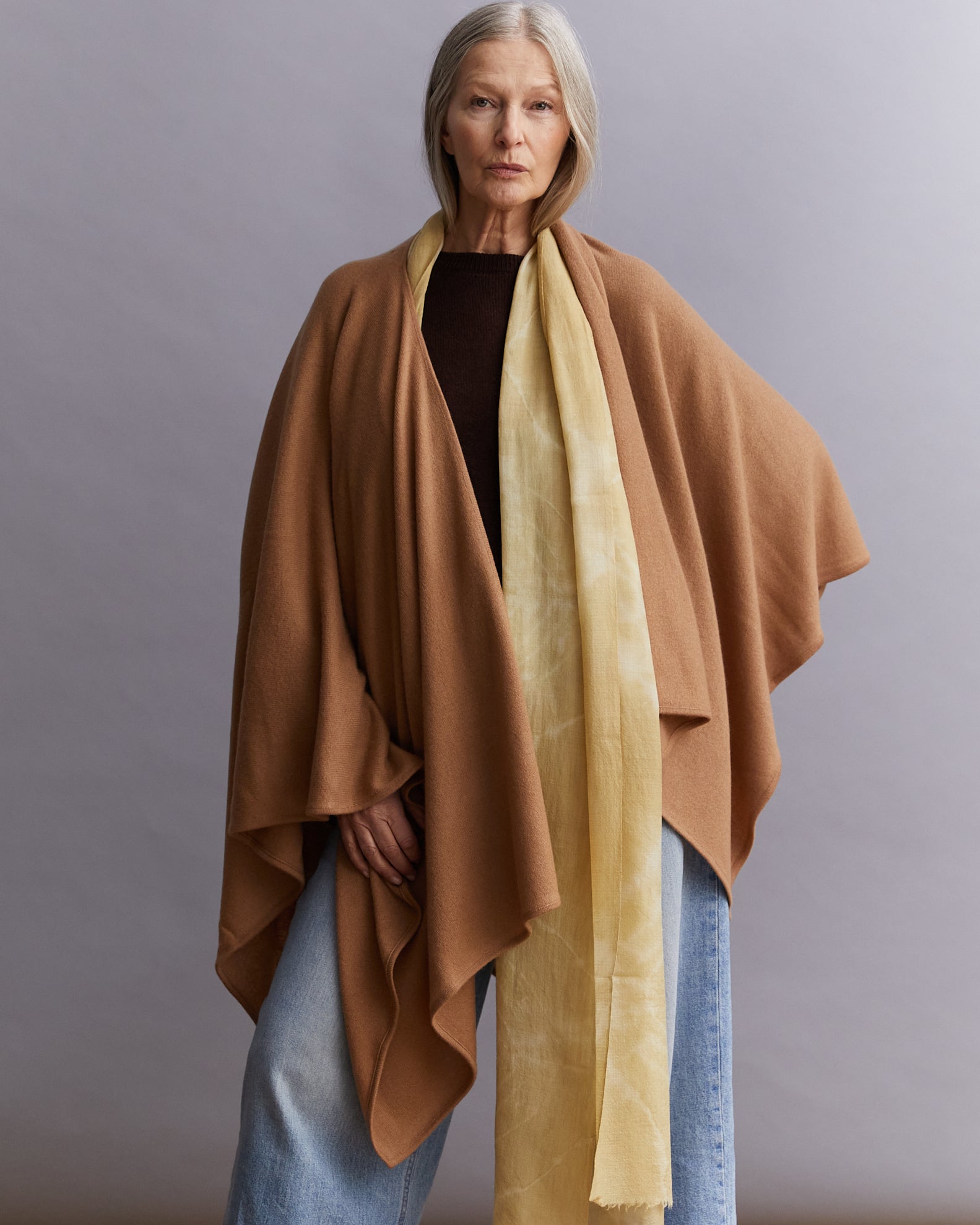 Yoga sjal i Ayurvediskt infärgad pashminaull - camelbeige