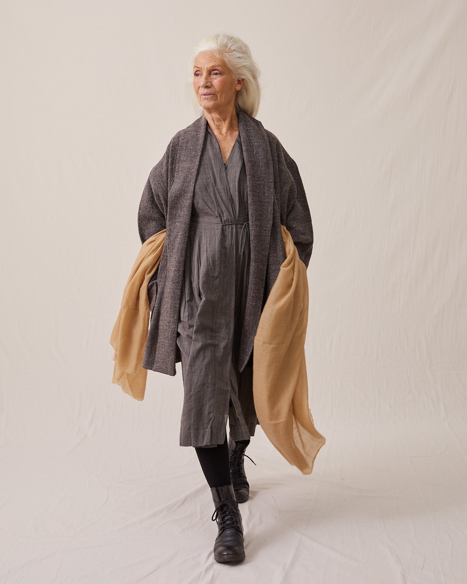 Klänning CALLAS design Bess Nielsen, handgjord i ull från Andhra Pradesh