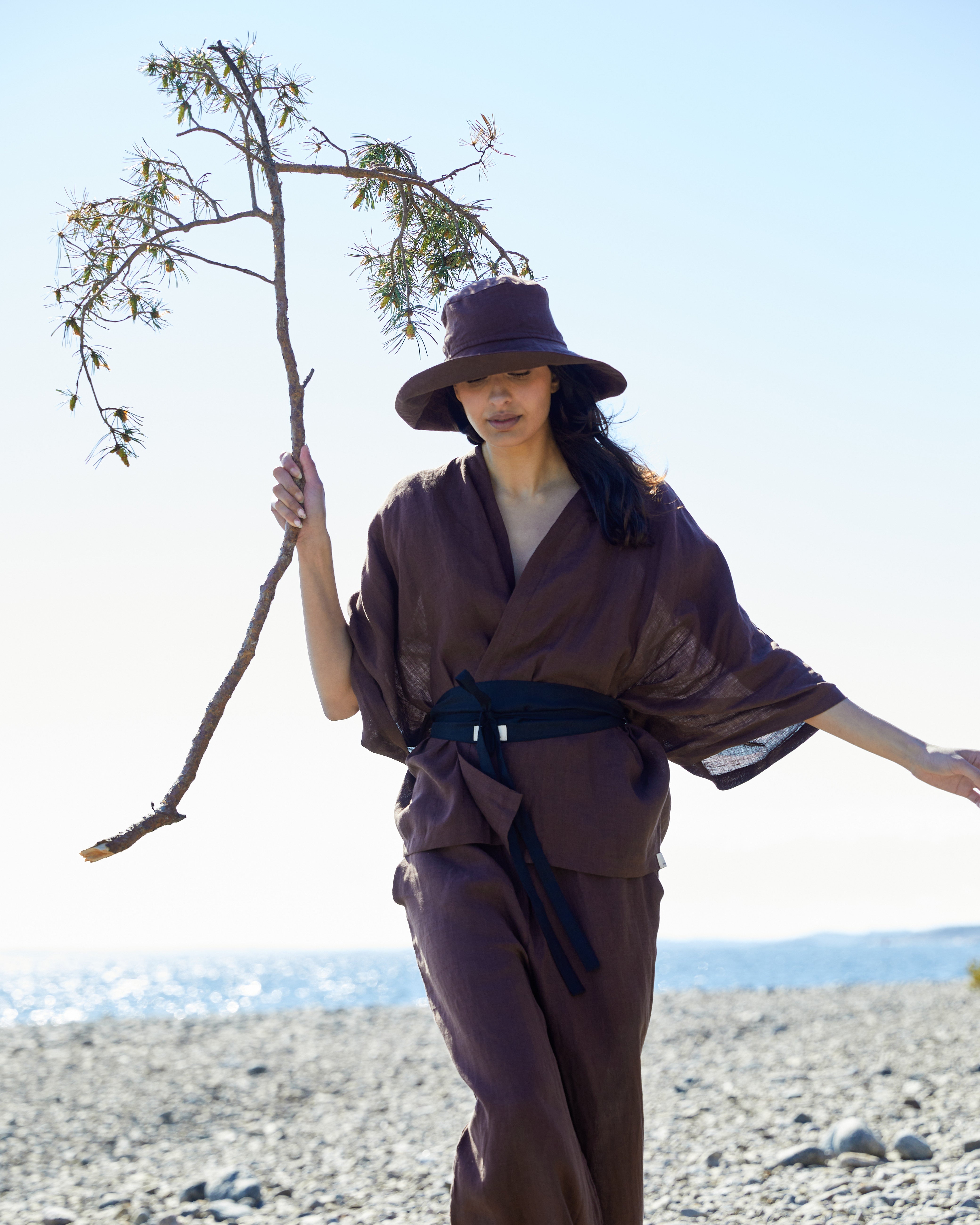 Kort kimono, blus i härligt linne – Coffee Brown