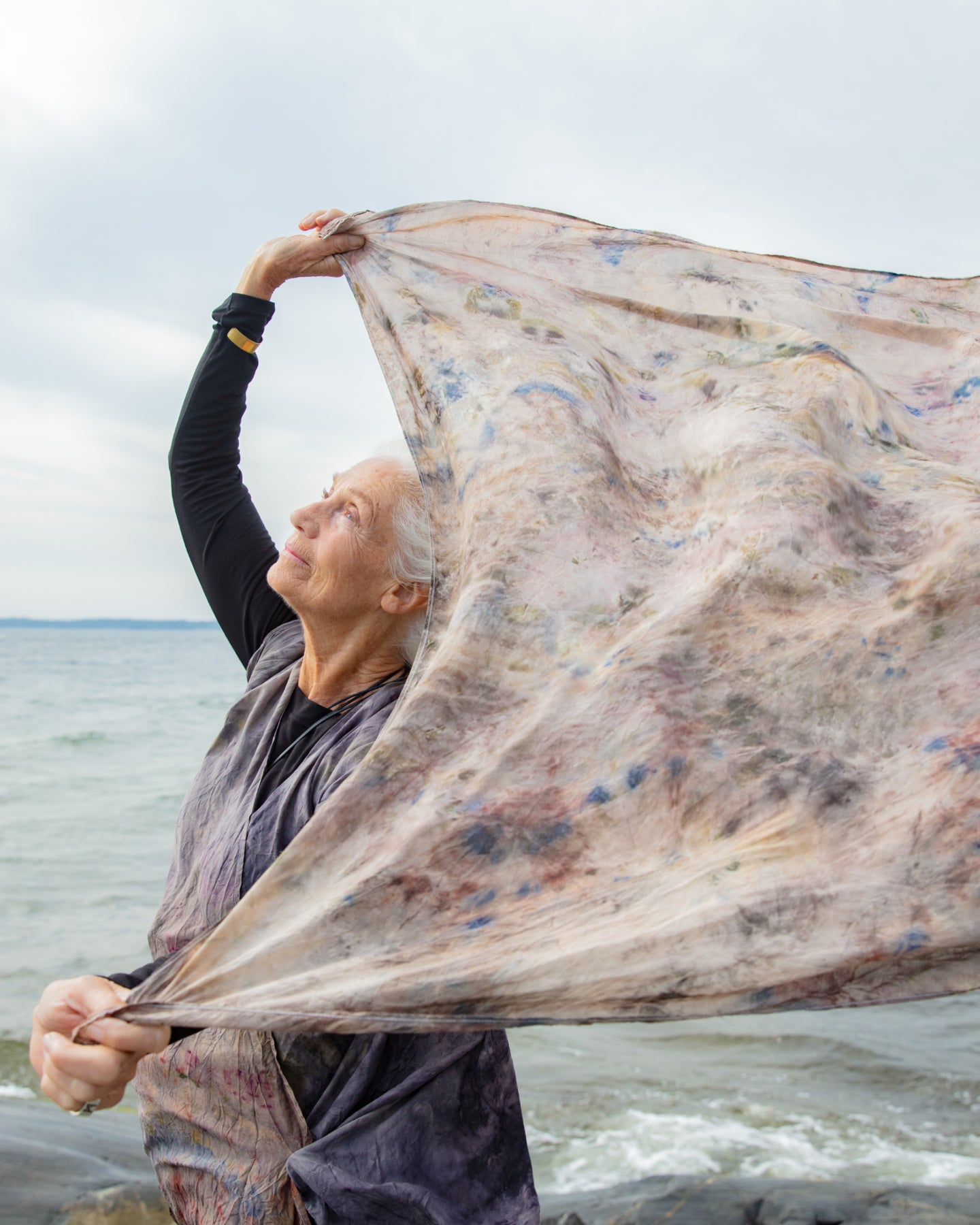 Shawl in silk, natural dyed, earth brown