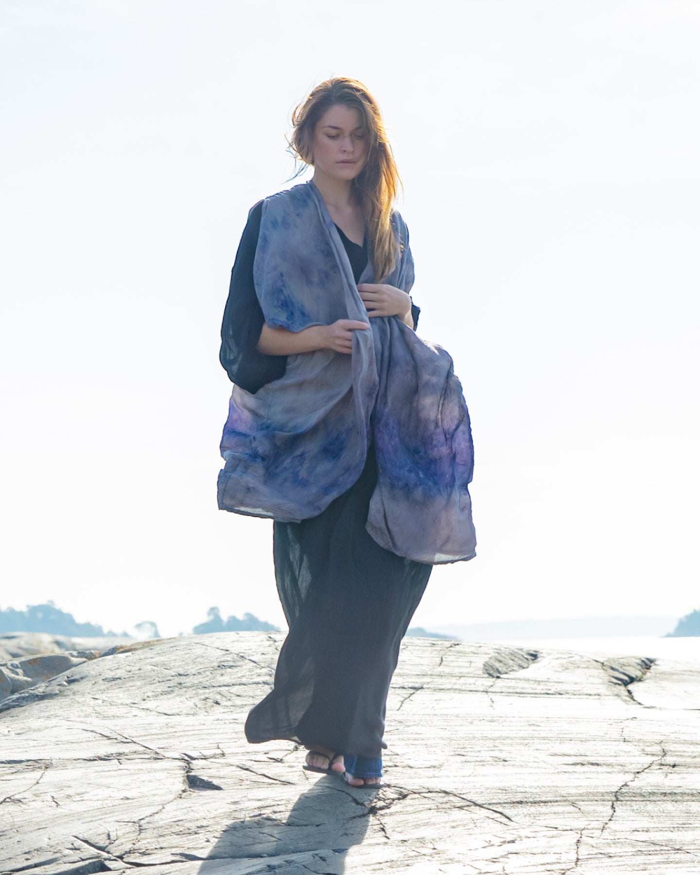 Kaftan in silk, naturally colored, grey/indigo