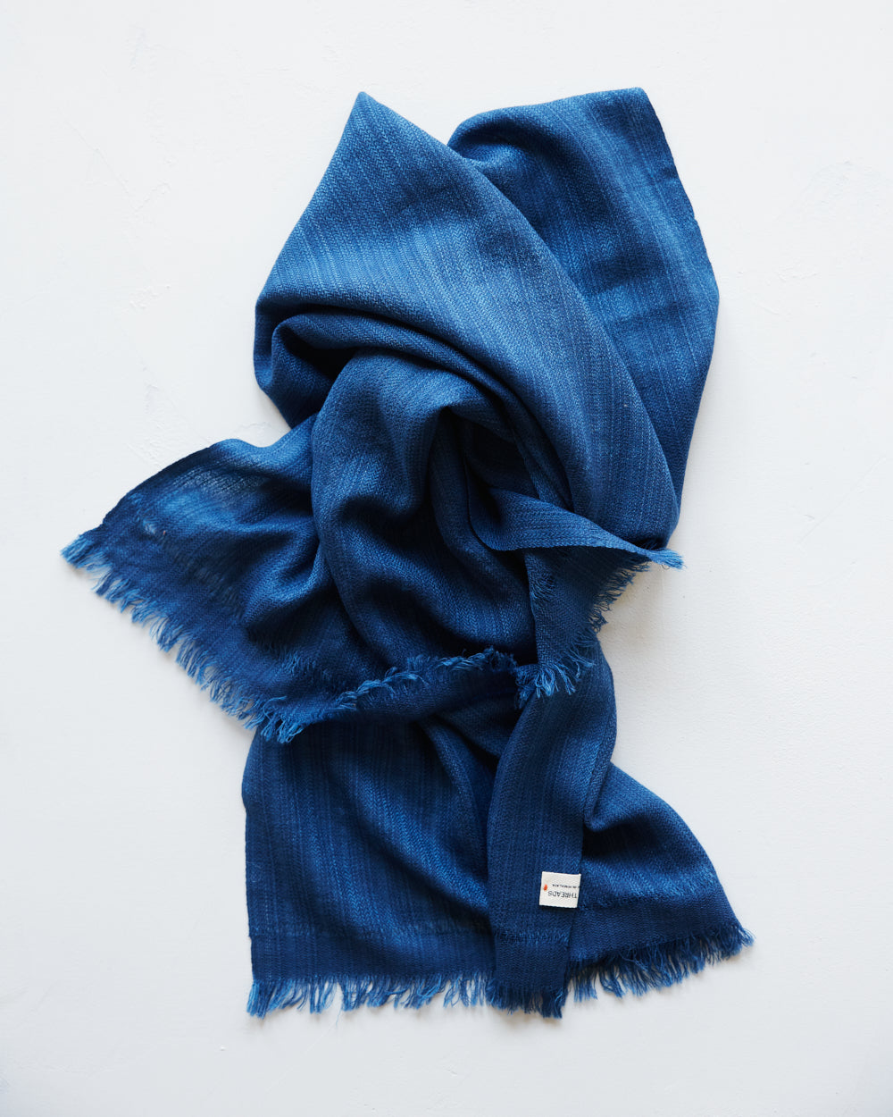 "Pema" stor sjal i merinoull från Västbengalen – indigo