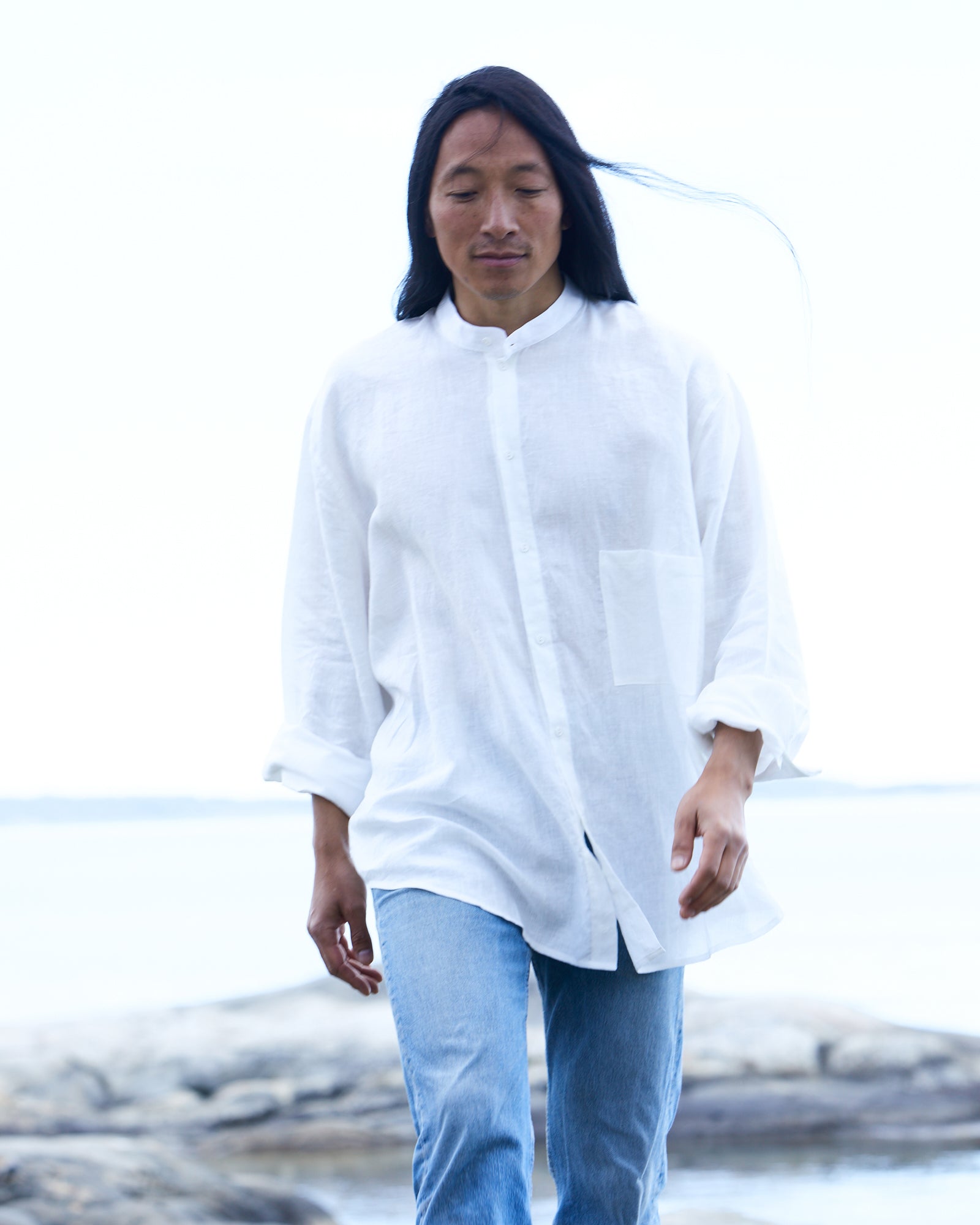 Roomy, Linen Banded-collar Shirt (Unisex) – White